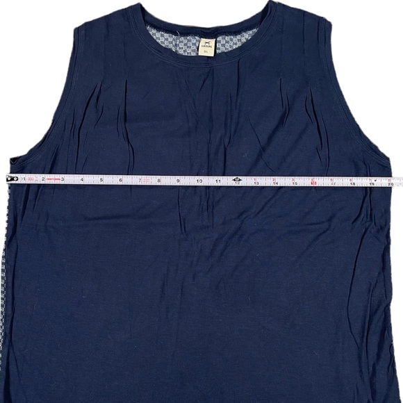 Casual size large (G/L?) sleeveless navy blue front with cute pattern on back - Picture 5 of 7